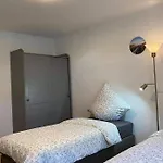 Lage In Rostock: 2-zimmerwohnung Mit Balkon Im 1.og *