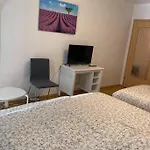 Lage In Rostock: 2-zimmerwohnung Mit Balkon Im 1.og Apartment