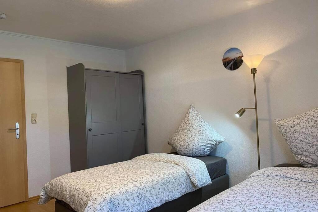 Lage In Rostock: 2-zimmerwohnung Mit Balkon Im 1.og *