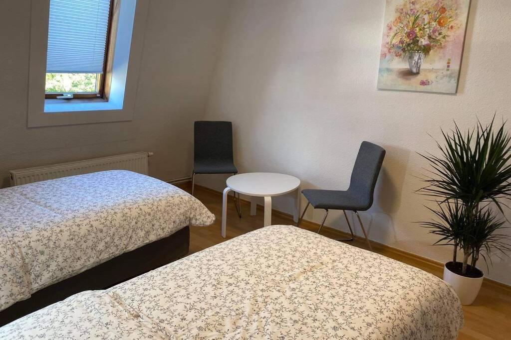 Lage In Rostock: 2-zimmerwohnung Mit Balkon Im 1.og *